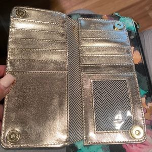 This is the inside where you can put all your cards